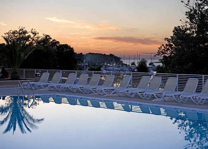 Готель Molindrio Plava Laguna 4*